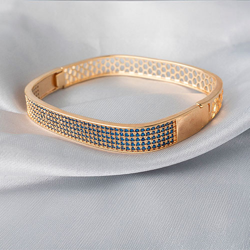 Bracelete retangular cravejado de zirconia azul