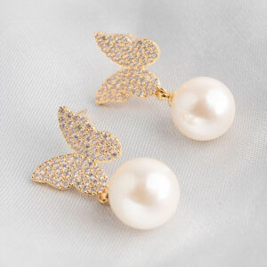 Brinco borboleta cravejada com pingente perola