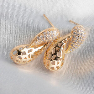 Brinco duas gotas cravejadas e perfuradas