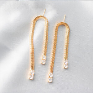 Brinco longo malha com zirconias nas pontas