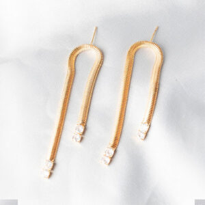 Brinco longo malha com zirconias nas pontas