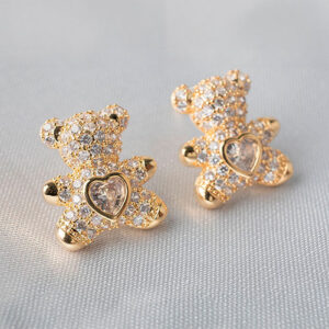 Brinco urso cravejado com zirconia coração