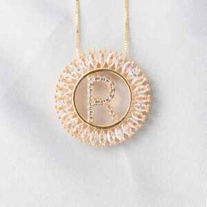 Colar de inicial cravejado