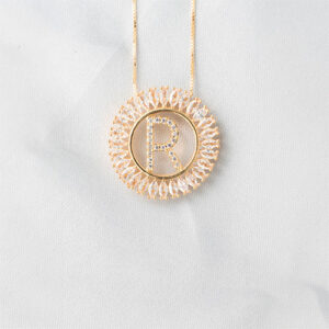 Colar de inicial cravejado