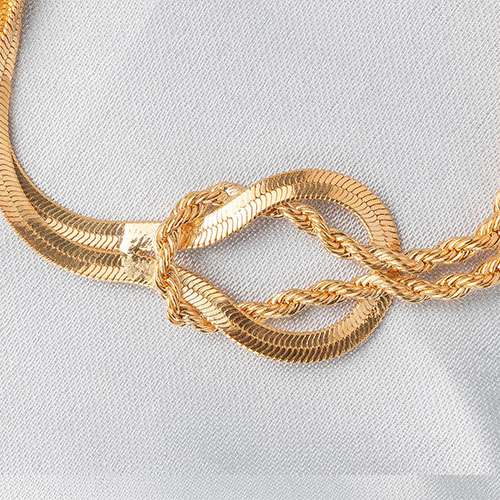 Colar meio fita e trançado - Imagem 2