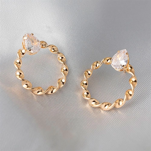 Brinco anel trançado com zirconia gota - Imagem 4