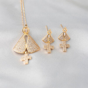 Conjunto Nossa Senhora cravejada com pingente de cruz