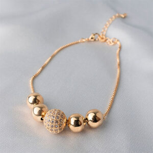 Pulseira bolas com detalhe cravejado