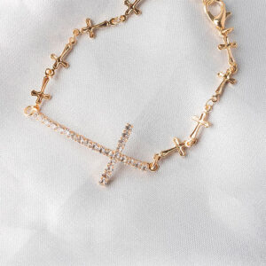 Pulseira de cruz com cruz cravejada